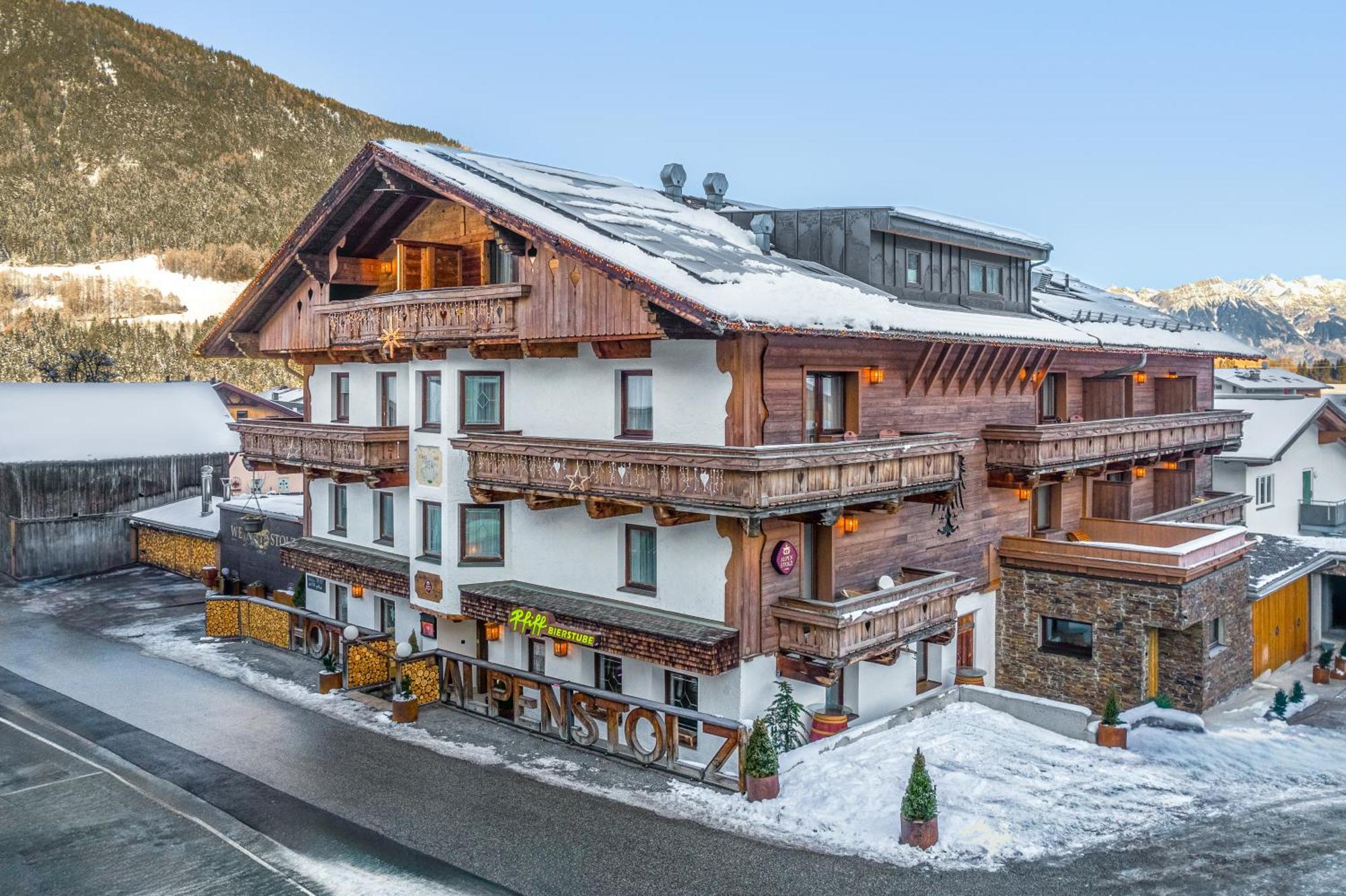 Hotel Alpenstolz 米耶德斯 外观 照片