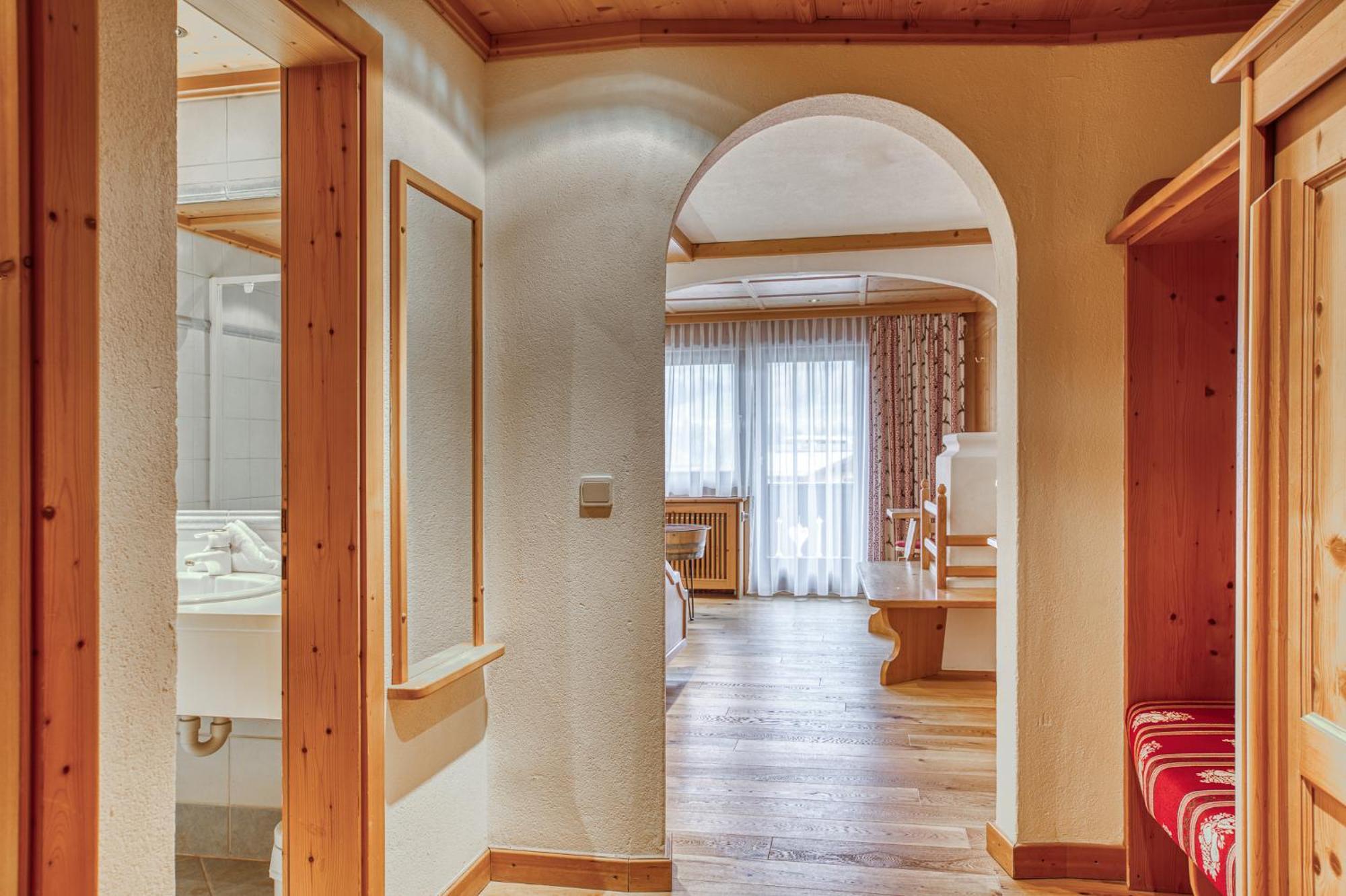 Hotel Alpenstolz 米耶德斯 外观 照片