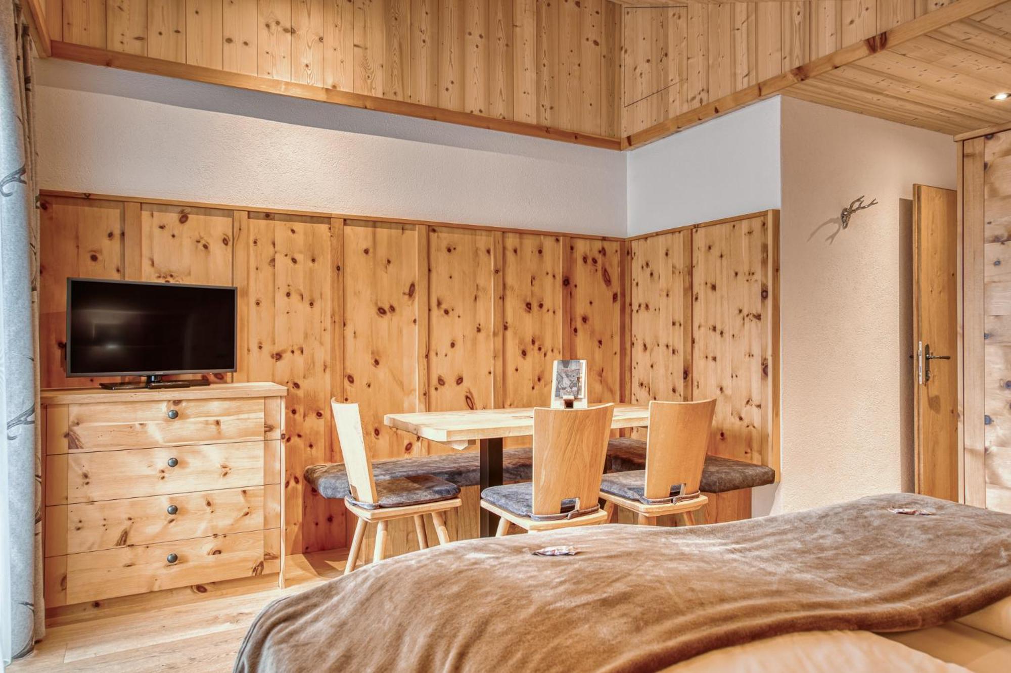 Hotel Alpenstolz 米耶德斯 客房 照片