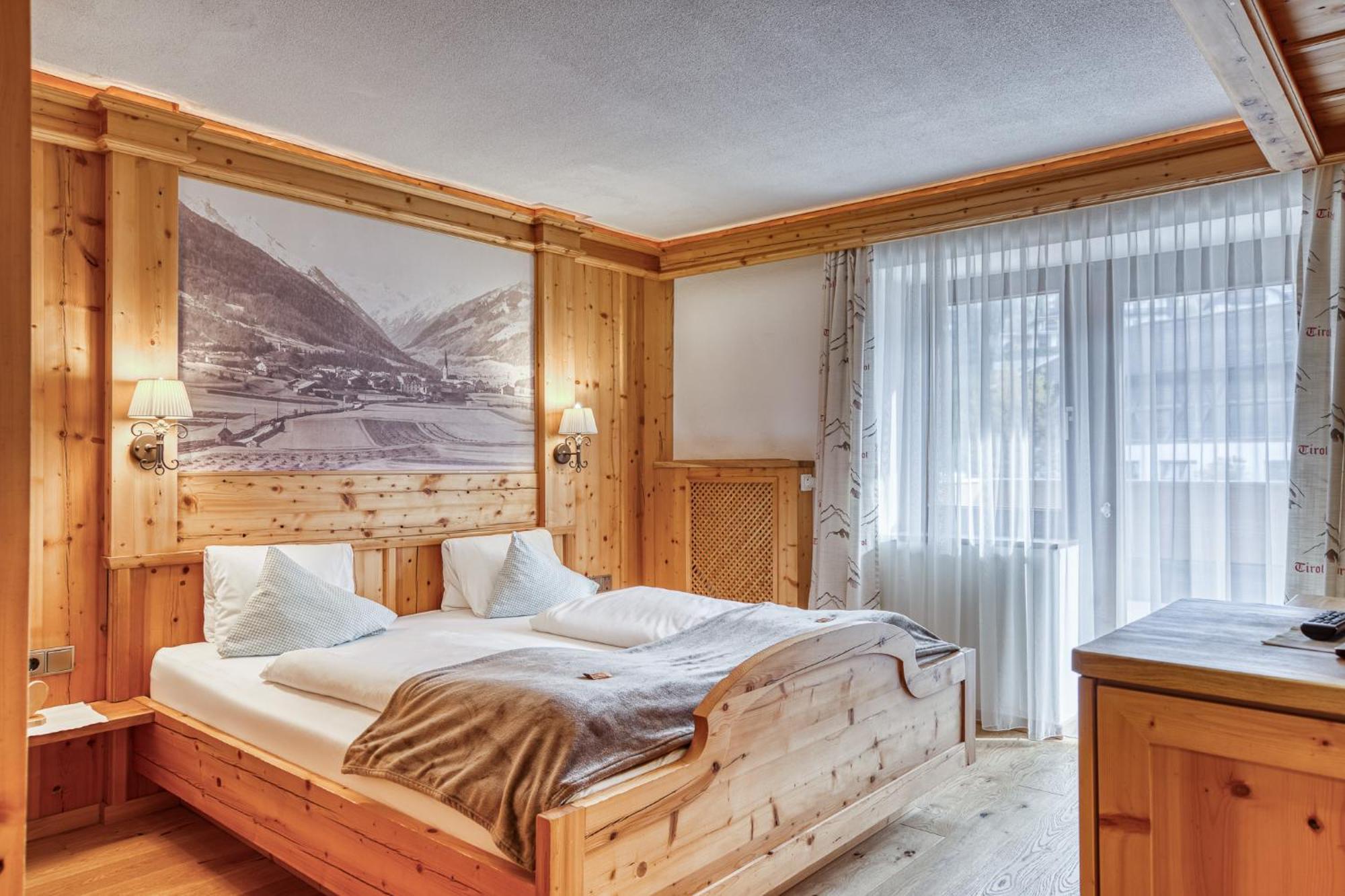 Hotel Alpenstolz 米耶德斯 外观 照片