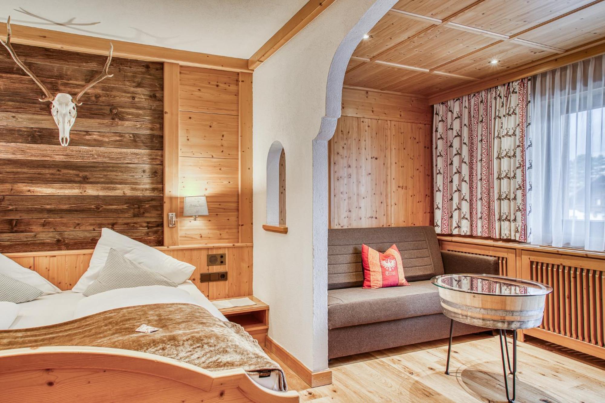 Hotel Alpenstolz 米耶德斯 外观 照片